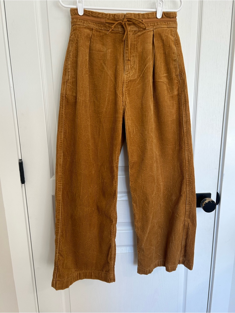 Converse Women’s Corduroy Wide-Leg Pants in Camel Brown